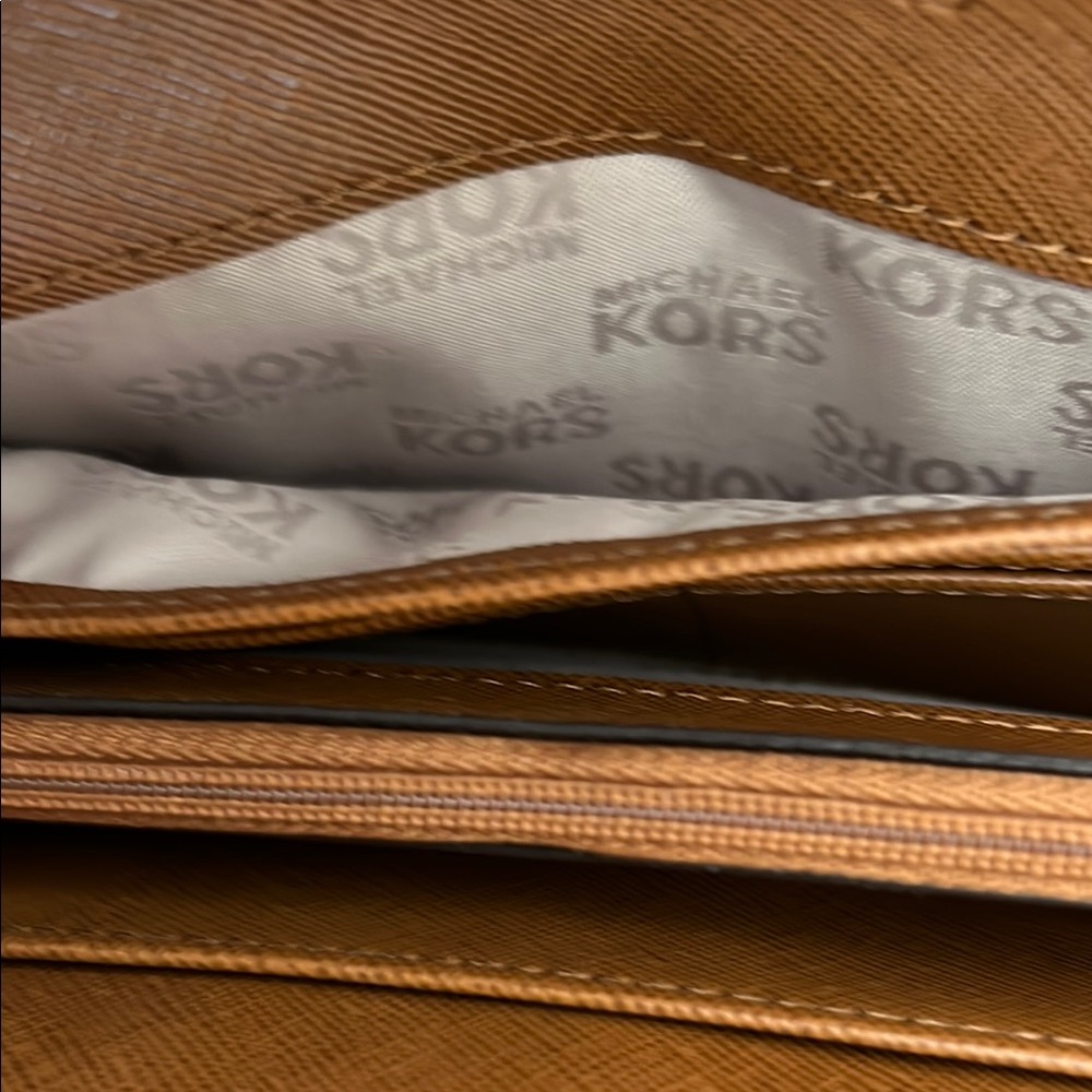 Michael Kors Fulton Flap Continental Wallet Vanilla - Picture 4 of 8
